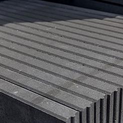 <p>Opsluitbanden zijn essentieel voor elke bestrating in uw tuin of oprit, ze voorkomen verzakkingen en verschuivingen van de bestrating. Door het gebruik van opsluitbanden blijft uw bestrating op zijn plaats en behoudt het zijn mooie uitstraling.</p>
