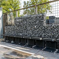 <p>U- en L elementen zijn praktische betonelementen die veelzijdig kunnen worden toegepast. De elementen worden voornamelijk toegepast als kantopsluiting maar kunnen ook gebruikt worden voor een plantenbak, zithoek of houtopslag. De L- en U elementen zijn er in verschillende afmetingen en beschikbaar in de kleur zwart en grijs.</p>
