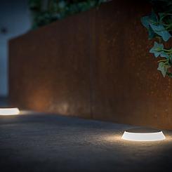 <p>De grondspots van In-lite zijn dé oplossing wanneer u op zoek bent naar buitenverlichting, maar voorkeur heeft voor nauwelijks/niet zichtbare armaturen. De toepassingen hiermee zijn oneindig. Van het accentueren van uw klinkerpad, tot het uitlichten van een oude berk.            </p>
