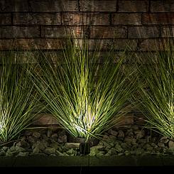 <p>Wanneer uw een tuin wenst of beschikt met veel groen en onverharde oppervlaktes, en u op zoek bent naar spots die eenvoudig te plaatsen zijn, is hier de Scope serie. Hiermee kan u bijvoorbeeld ook die mooie rozenstruik in dat donkere hoekje toevoegen aan uw nachttuin.</p>
