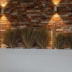 <p>Wanneer u verlichting op verticale oppervlaktes wenst, heeft In-lite een uitgebreide keus. De wandlampen van In-lite heb je in verschillende kleuren en formaten. Elk type armatuur geeft zijn eigen, unieke lichtstraal en lichtintensiteit. Met deze wandlampen creërt u de perfecte sfeer. Denk hierbij aan het uitlichten van een mooie gevel of een huiselijke sfeer creëren in de overkapping. </p>
