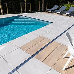 <p>Afwatering is belangrijk voor het afvoeren van regenwater in de tuin. Goede afwateringsproducten- en systemen voorkomen waterschade aan de tuin en huis. Daarnaast voorkomt het plasvorming in de tuin en zorgt het voor minder vervuiling waardoor dit in onderhoud scheelt. Er is een breed en gevarieerd assortiment in afwateringsproducten zodat er voor elke situatie een oplossing is. Door de verschillende roosters is er altijd een passende goot die bij de uitstraling van de tuin past.</p>
