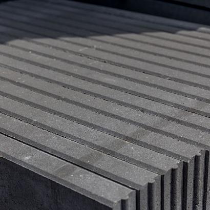 <p>Opsluitbanden zijn essentieel voor elke bestrating in uw tuin of oprit, ze voorkomen verzakkingen en verschuivingen van de bestrating. Door het gebruik van opsluitbanden blijft uw bestrating op zijn plaats en behoudt het zijn mooie uitstraling.</p>
