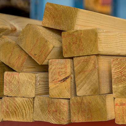 <p>Houten regels en liggers zijn er in verschillende soorten hout zoals vuren, douglas en azob&eacute;.&nbsp;Houten regels en liggers&nbsp;worden vaak gebruikt voor constructiewerk zoals het maken van houten frame of raamwerk. De houten regels en liggers zijn er in verschillende diktes en lengtes.&nbsp;</p>
